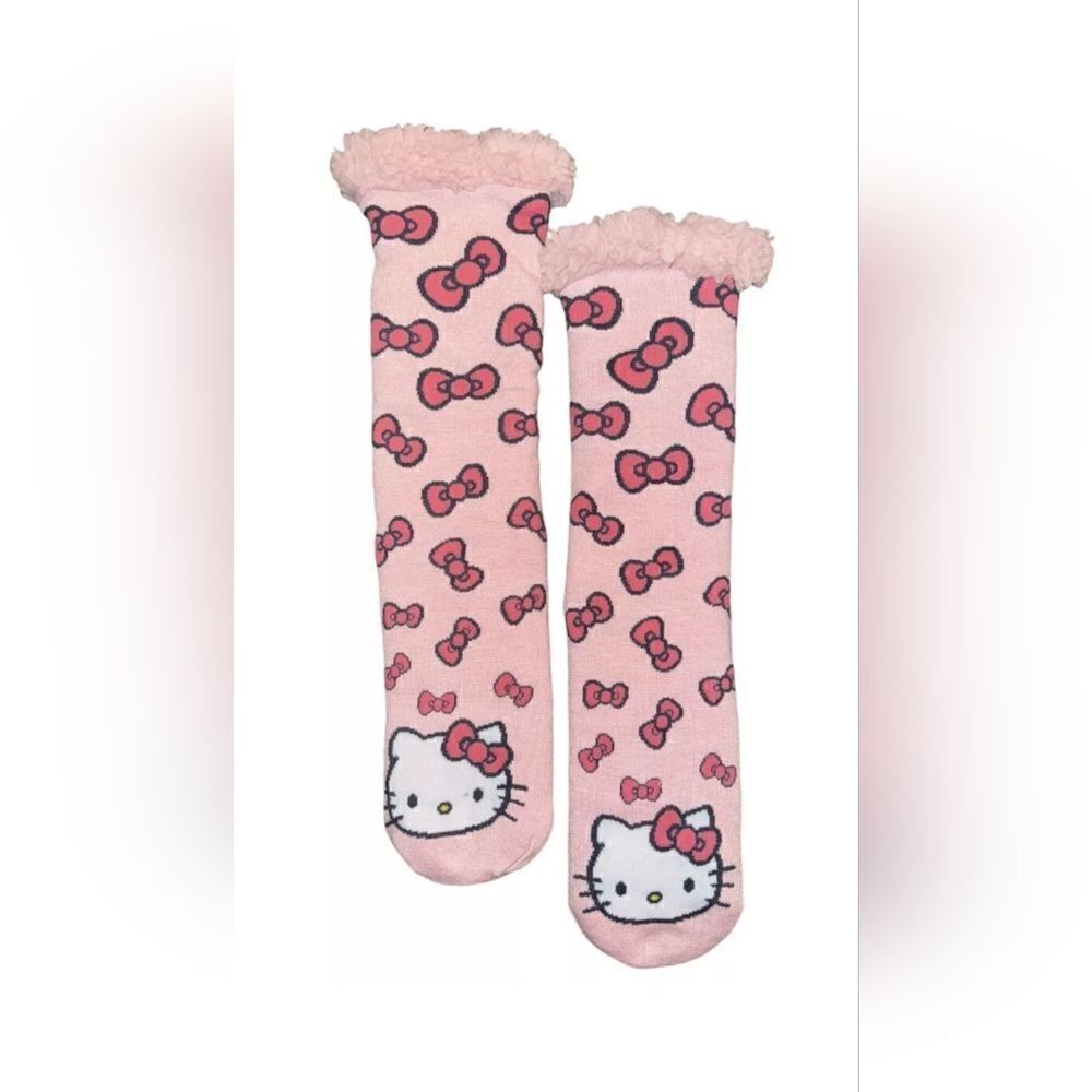 Hello Kitty Pink Socks with Heart Pattern and Cartoon Design